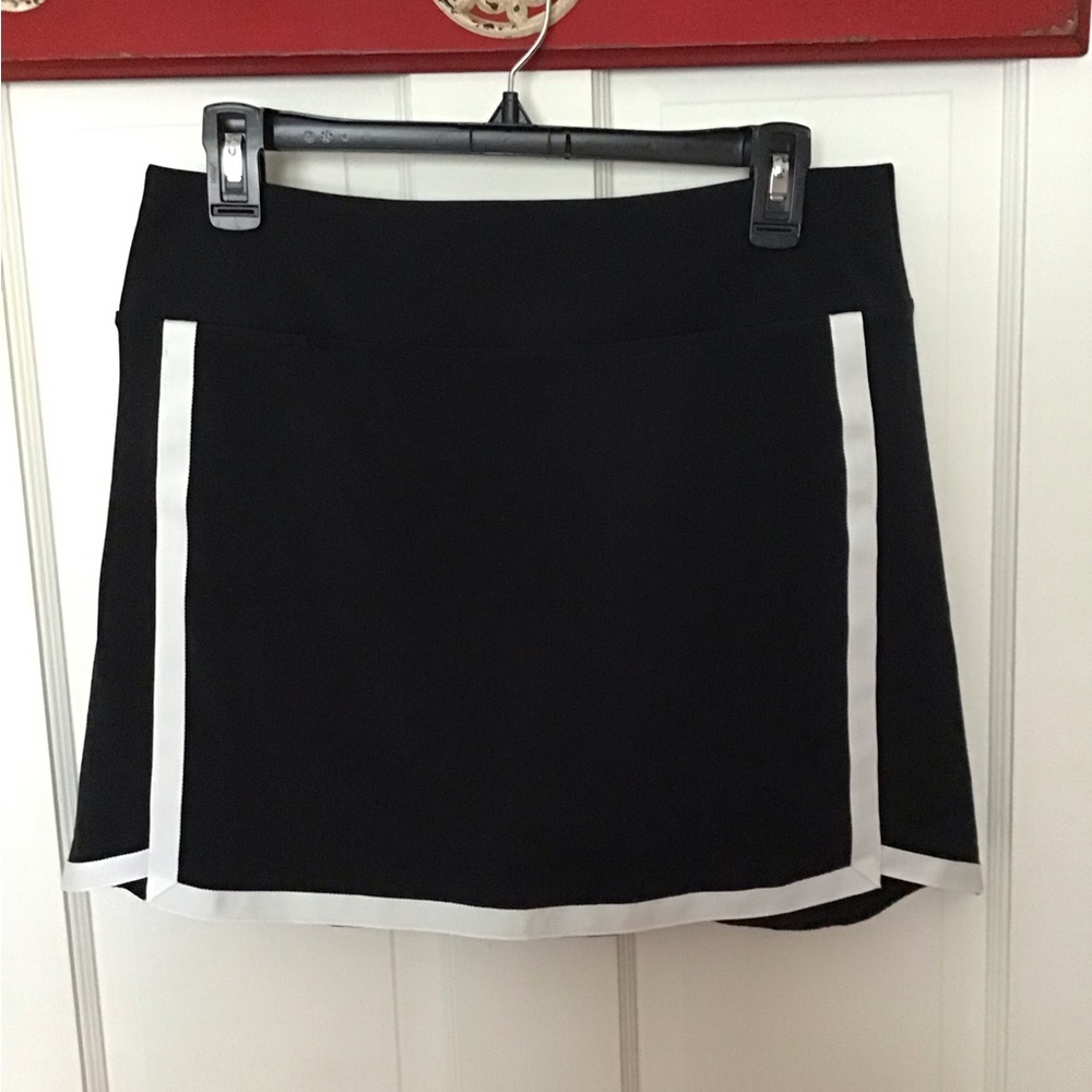 Cobble Lane Black Skirt with White Trim for golf/pickelball